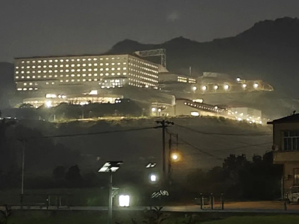 ​Ningde Times (CALT) Yichun Lithium Mica Mine stopped production on time, and some people went up the mountain late at night to stay watch!